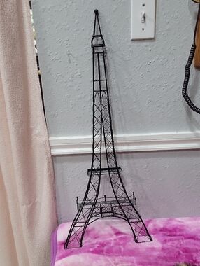 Black Wire Eiffel Tower Decorative Sculpture